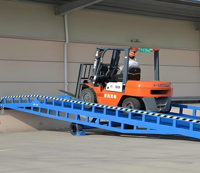 鞍山移动式卸货平台（叉车用）